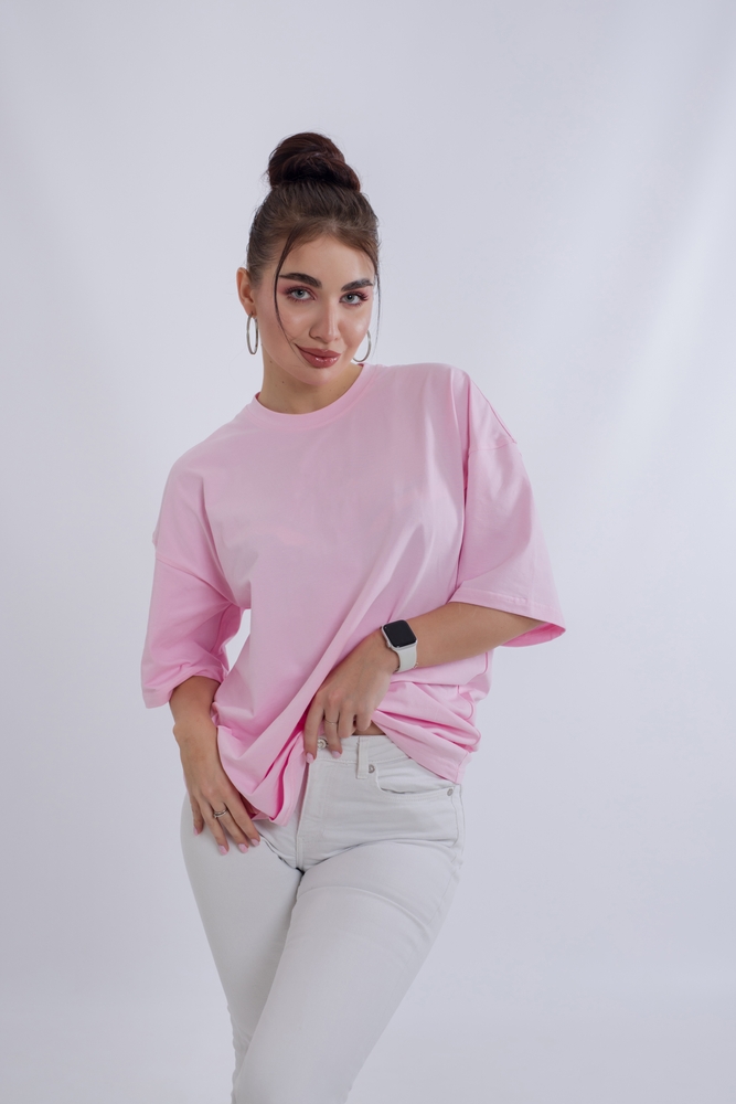woman,in,a,pink,t shirt,posing,at,white,background